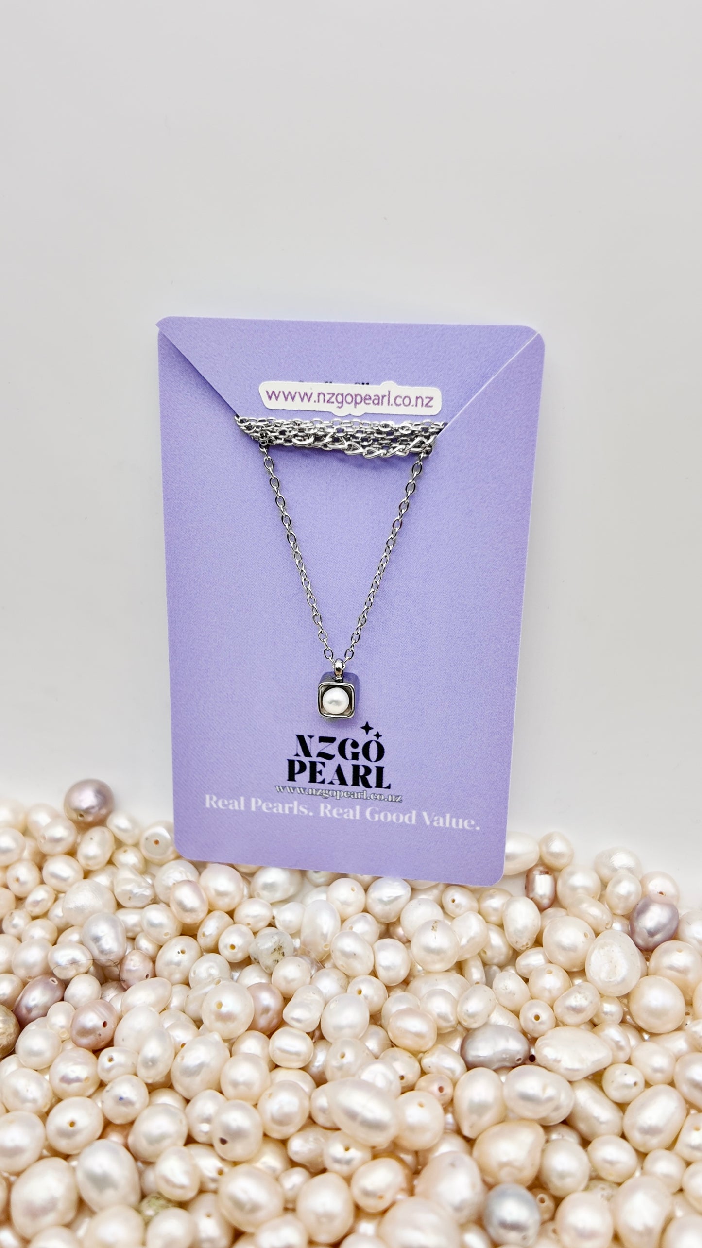 Minimalist Square Frame Pearl Necklace