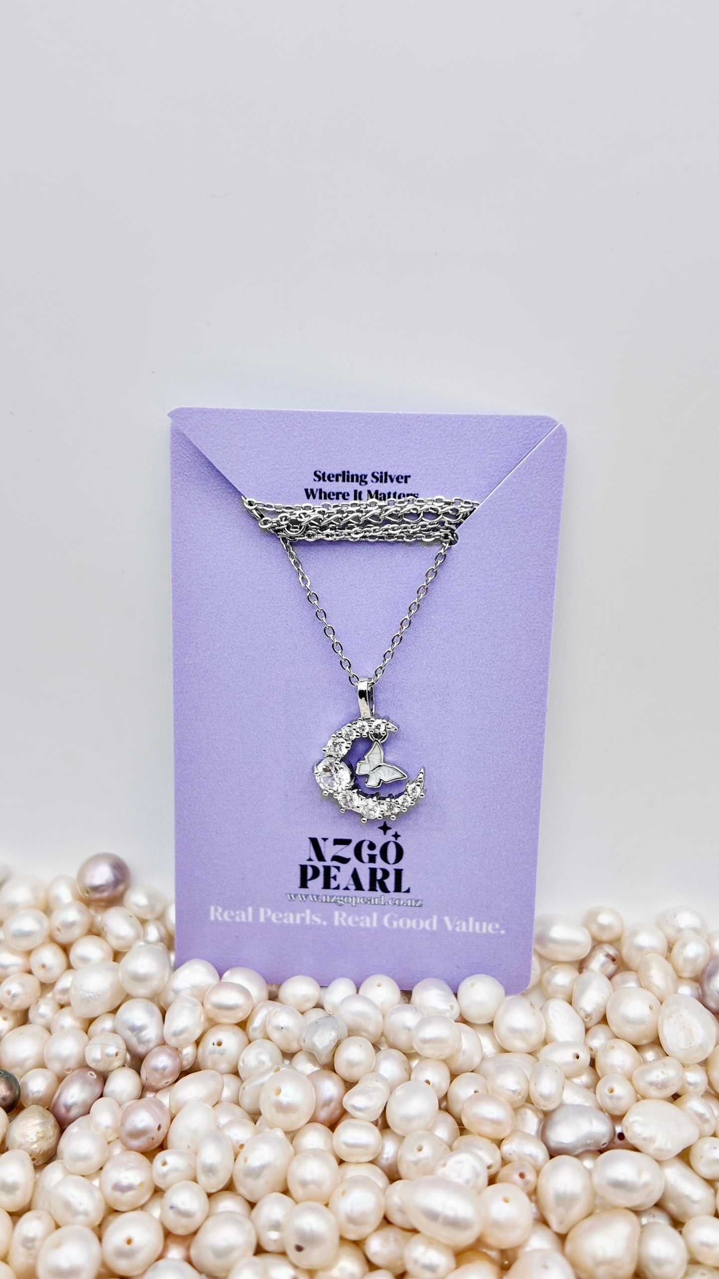 Moonlight Flutter Necklace – Silver Glow Edition