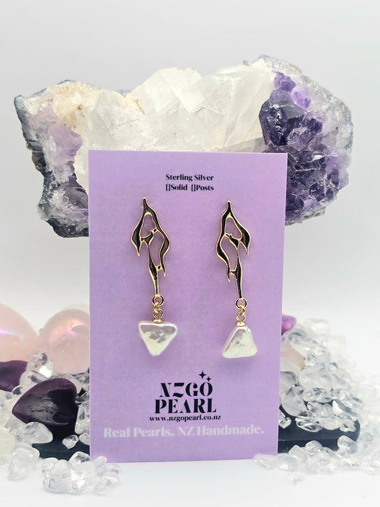 Dancing Flame Pearl Earrings – Sculptural Elegance