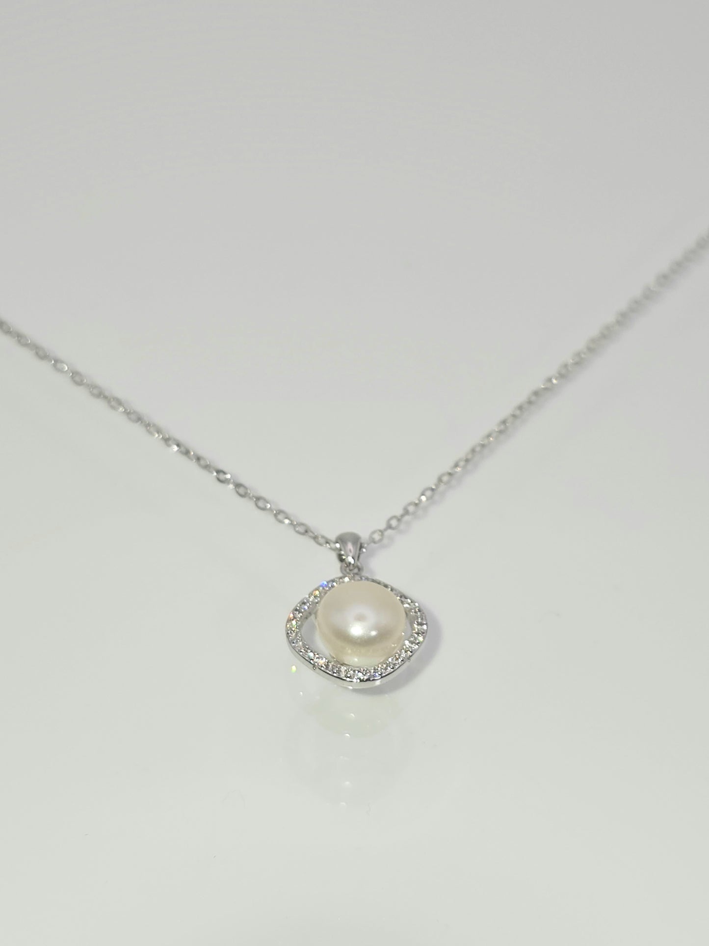 Lumière Halo Pendant Necklace