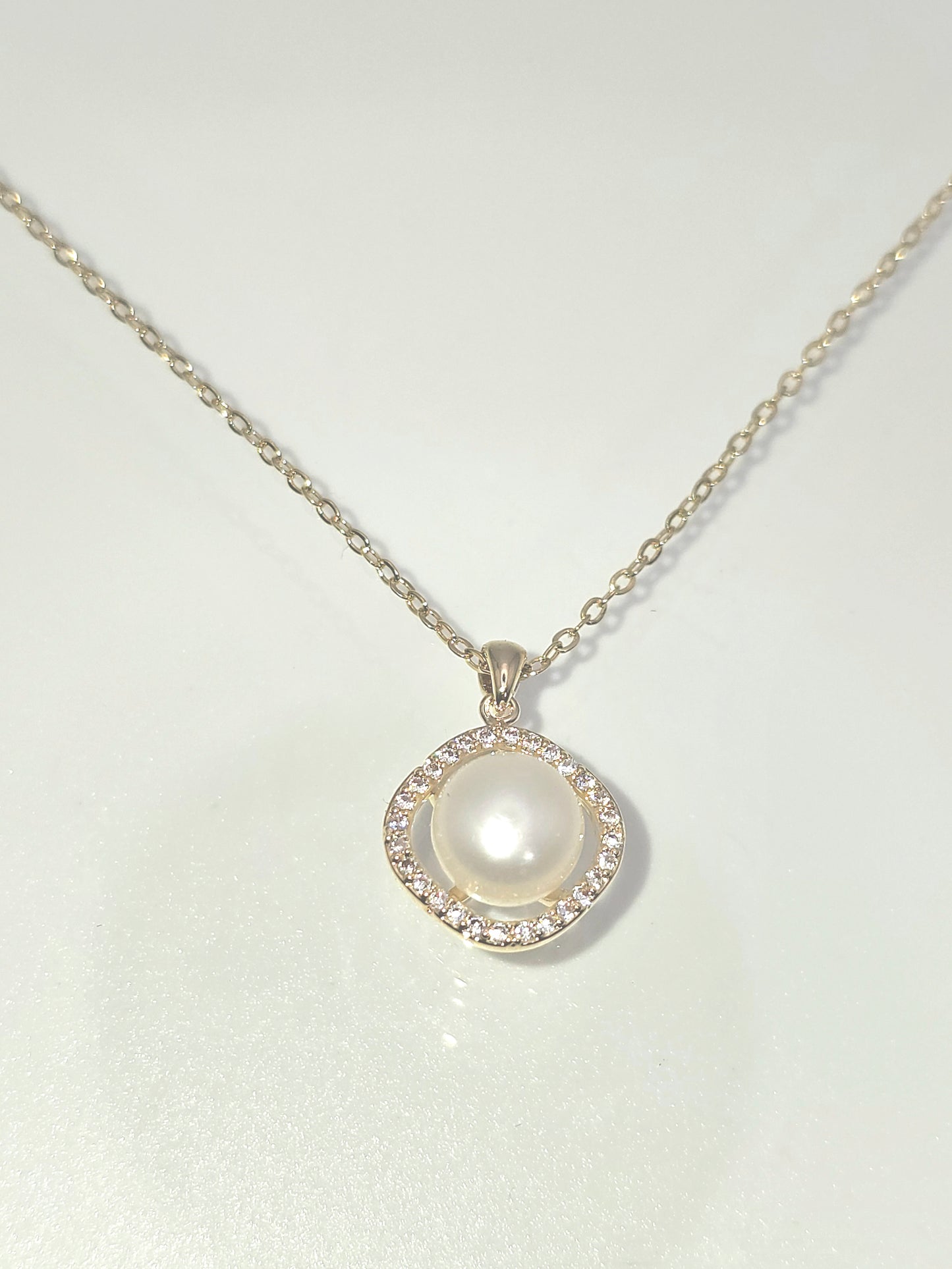 Lumière Halo Pendant Necklace