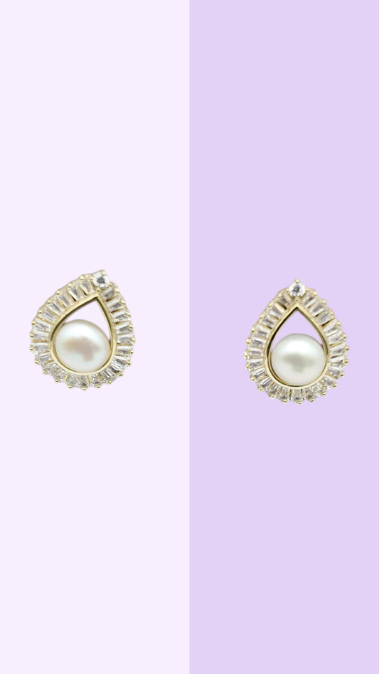 Teardrop Pearl Halo Studs – Gold