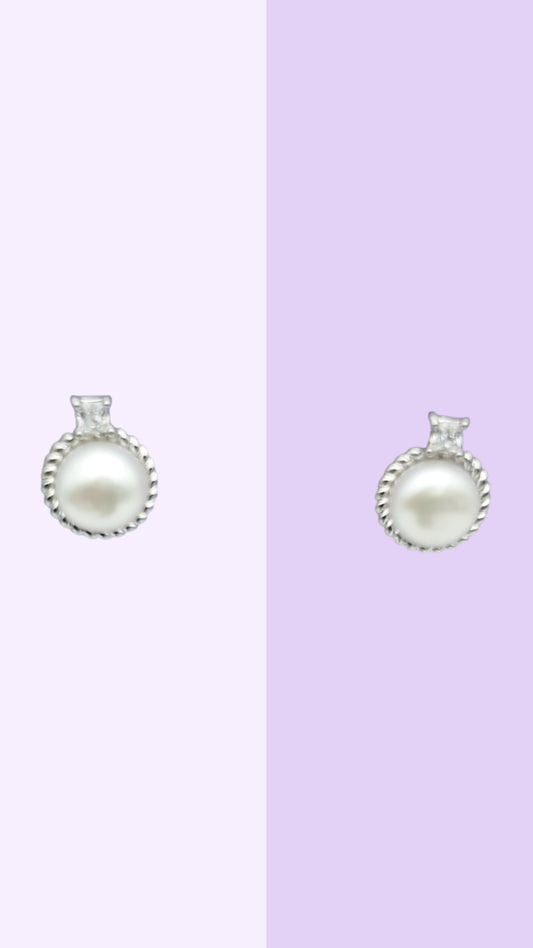 Rope-Edge Pearl Stud Earrings – Silver