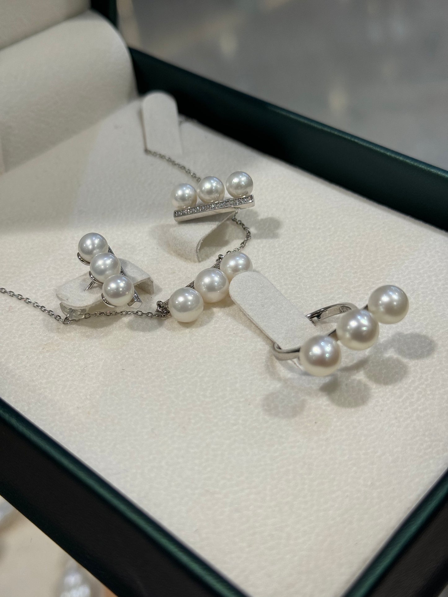 Lunar Reflections Pearl Jewellery Set