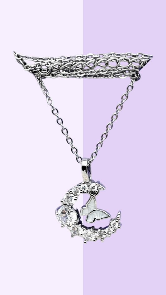 Moonlight Flutter Necklace – Silver Glow Edition
