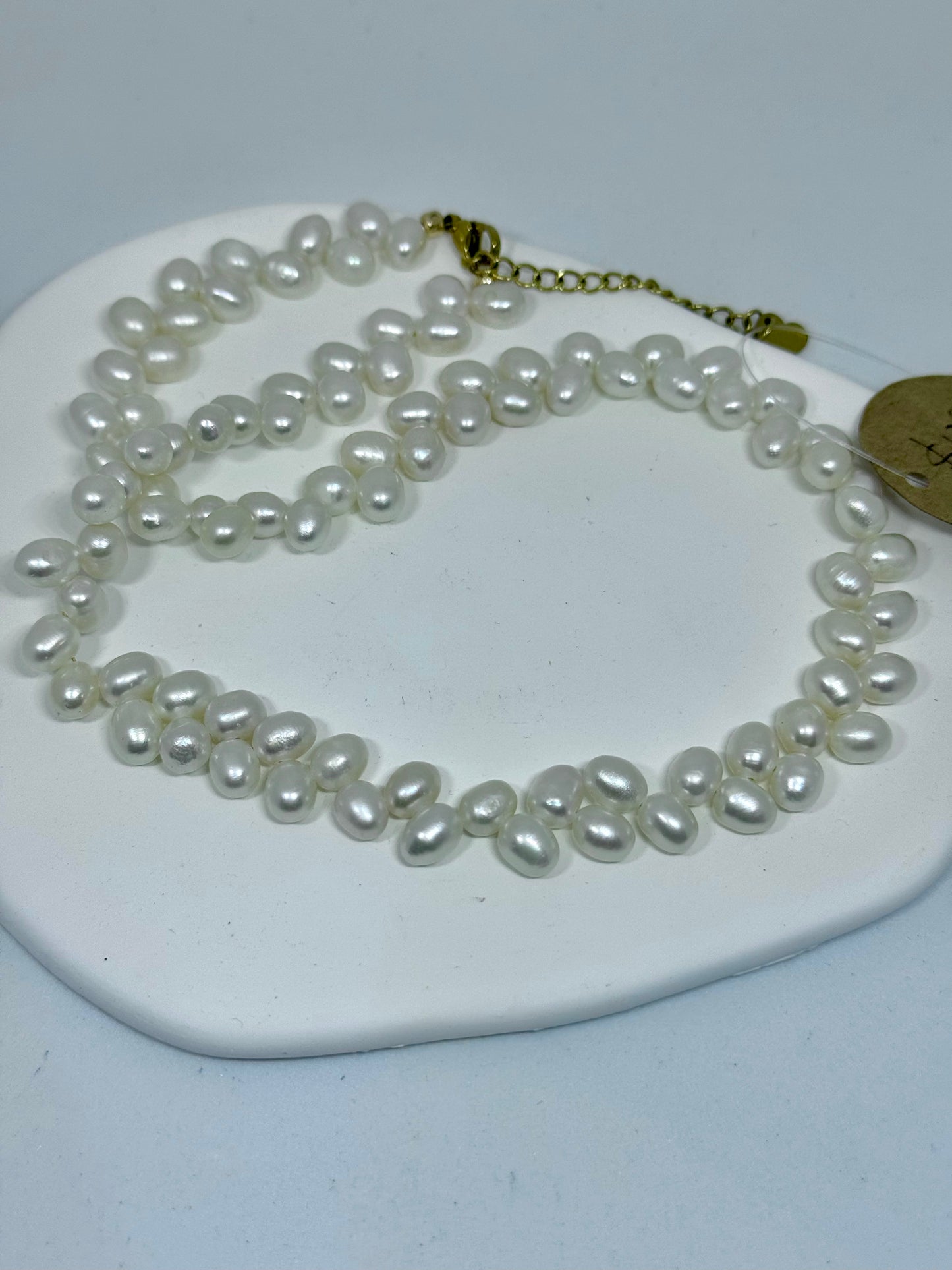 Ethereal String: Harmonious Pearl Necklace