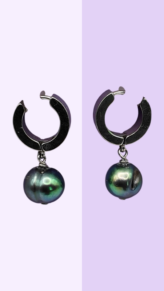Black Hoop Earrings with Peacock-Tone Pearl Drop