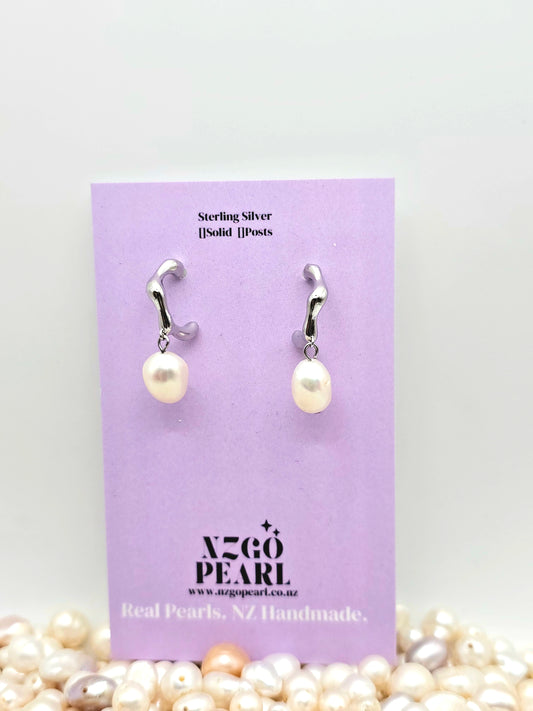 Molten Curve Pearl Earrings