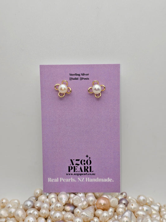 Petite Clover Pearl Studs
