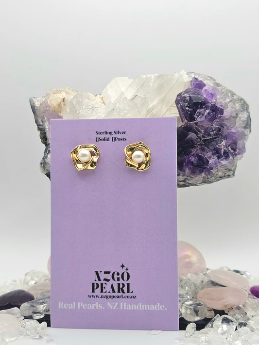 Golden Swirl Pearl Stud Earrings – Modern Take